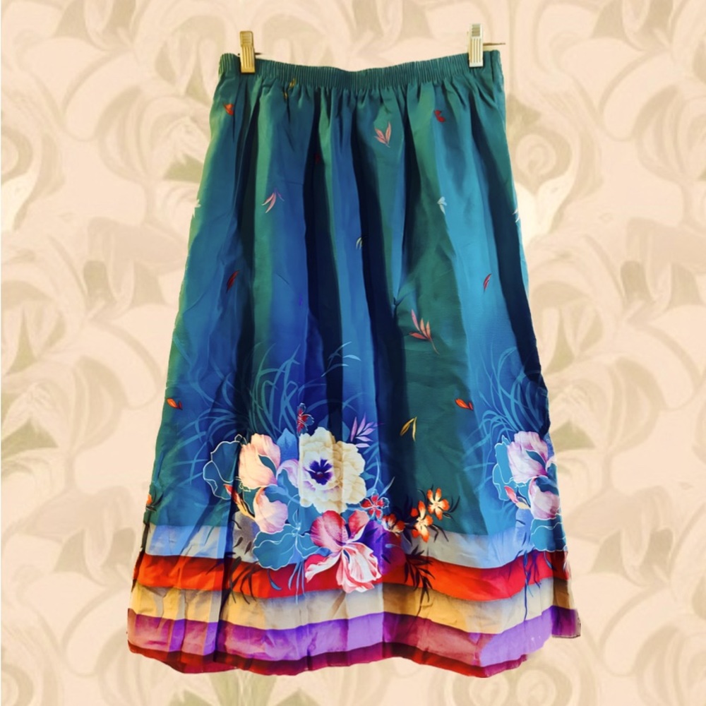 ✨VINTAGE✨AMAZING SKIRT WITH UNREAL FLORAL PATTERN!
